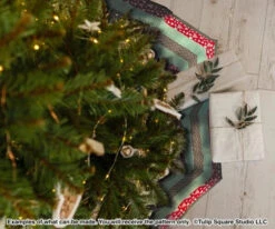 Easy Holiday Tree Skirt Downloadable Pattern -Qbpn 636 treeskirt 3 600x501 1