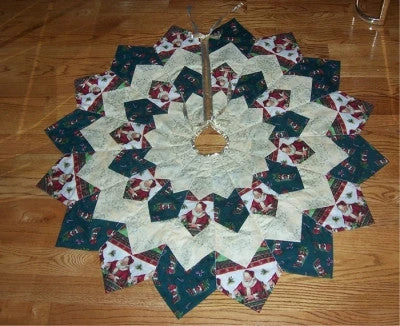 Dresden Plate Christmas Tree Skirt 3 Dresden Plate Christmas Tree Skirt