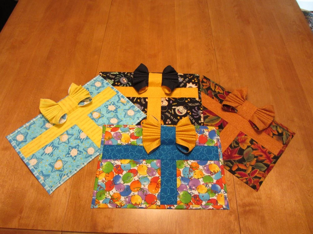 Pretty Package Placemats 4 Pretty Package Placemats - Image 2